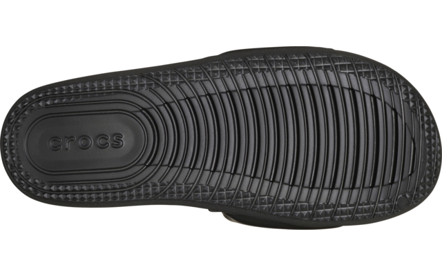 Schwarze Schuhsohle mit Profilrillen und eingeprägtem Schriftzug crocs