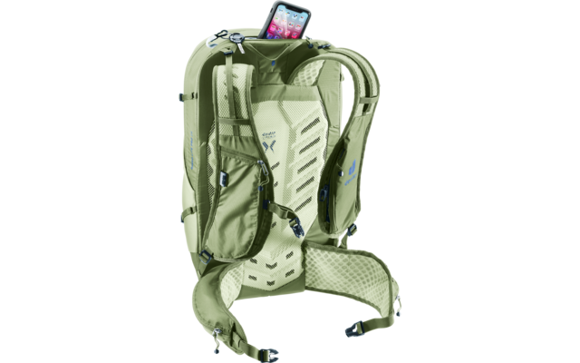 Hellgrüner Rucksack, Rückansicht; belüftetes, gepolstertes Rückenpanel, gepolsterte Schultergurte, Hüftgurt, Riemen und oben teilweise sichtbares Smartphone