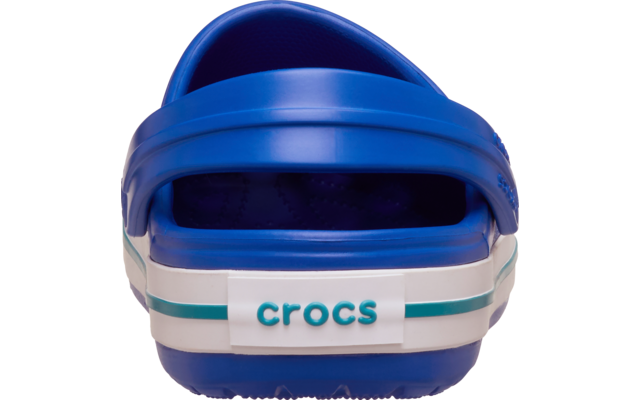 Chaussure Crocs bleue vue de dos, bride blanche avec bande turquoise et logo 'crocs' visible