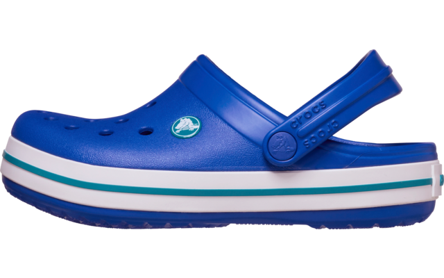 Sabot bleu avec bride au talon, trous d'aération sur le dessus et semelle blanche à deux bandes vertes