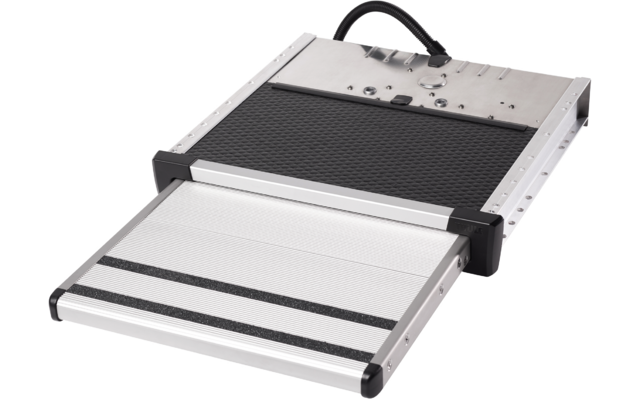 Rampa plegable de aluminio extendida con superficie antideslizante negra y cable negro