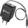 Schwarzes rechteckiges Steckergehäuse mit zwei runden Metallstiften (EU), zwei USB-Anschlüssen (oben einer rot), digitales Display mit Anzeige "65", Schriftzug "Berger" auf der Seite, fest verbundenes schwarzes Kabel mit USB‑C‑Stecker