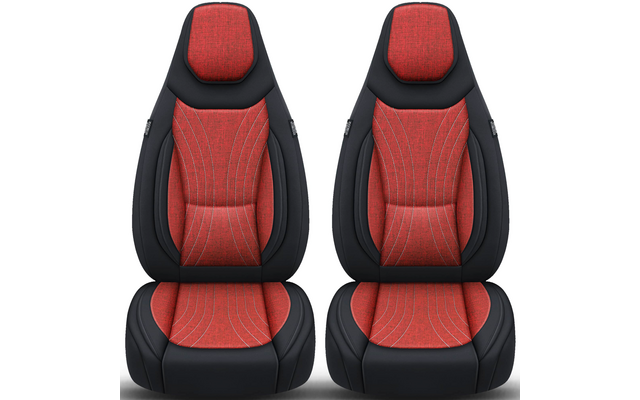 Zwei rote Autositze mit schwarzer Umrandung, hohen Rückenlehnen, integrierten Kopfstützen und sichtbaren Ziernähten, nebeneinander auf weißem Hintergrund