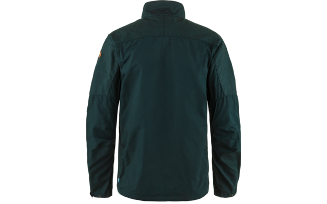 Chaqueta verde vista por detrás, con cuello alto y mangas largas