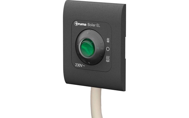 Schwarzes rechteckiges Bedienfeld mit rundem grün leuchtendem Drehknopf in der Mitte, Schriftzug 'Truma Boiler EL' oben links, '230V~' unten links, drei wellenförmige Symbole rechts und weißes Kabel unten