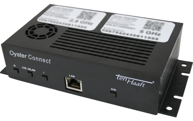 Schwarzes rechteckiges Elektronikgehäuse mit Lüftungsschlitzen, zwei Aufklebern oben, RJ45-Netzwerkanschluss, SIM-Kartensteckplatz, Aufschrift "Oyster Connect"