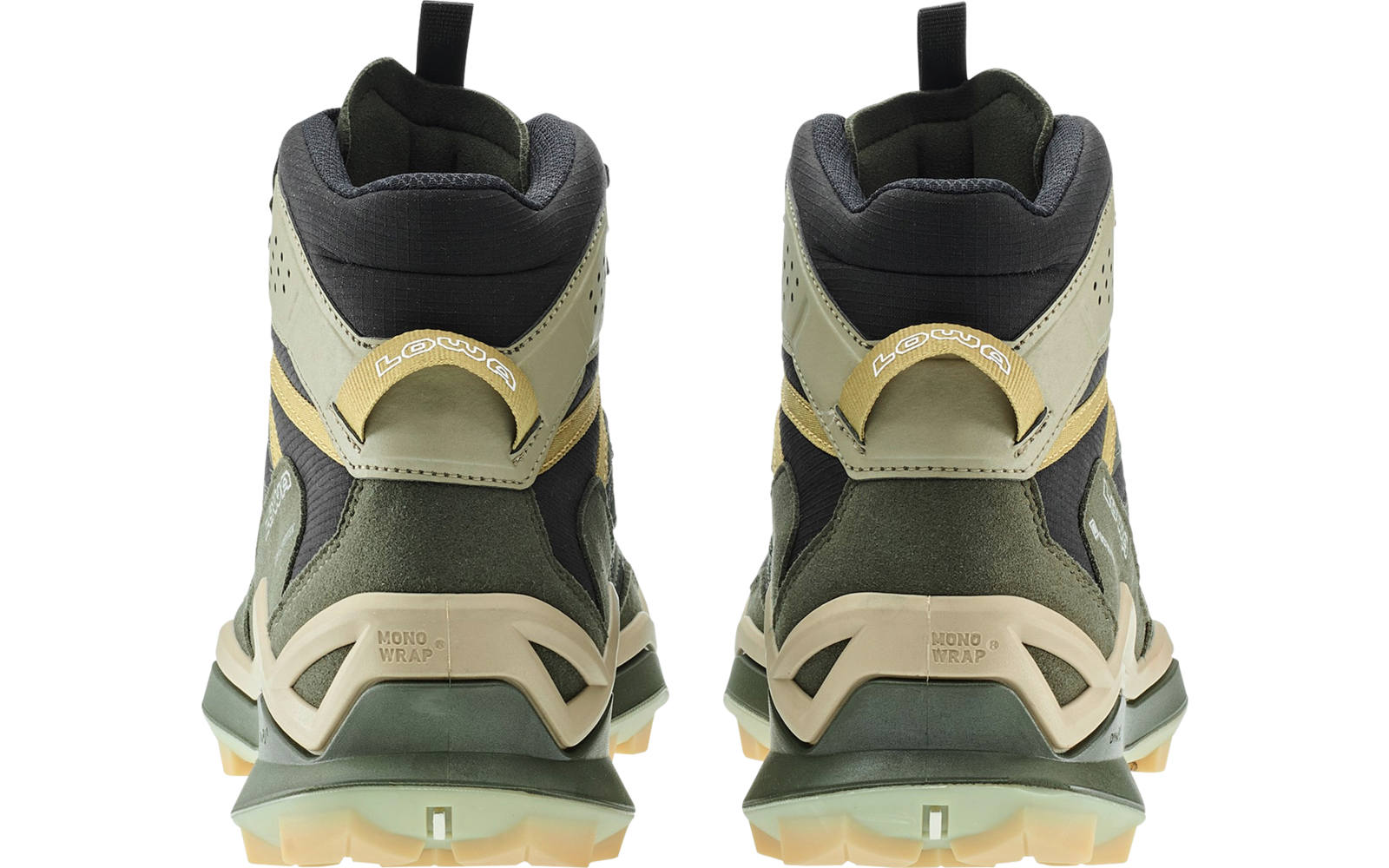 Zijaanzicht van de achterkant van twee bruin-groene wandelschoenen met zwarte en beige accenten