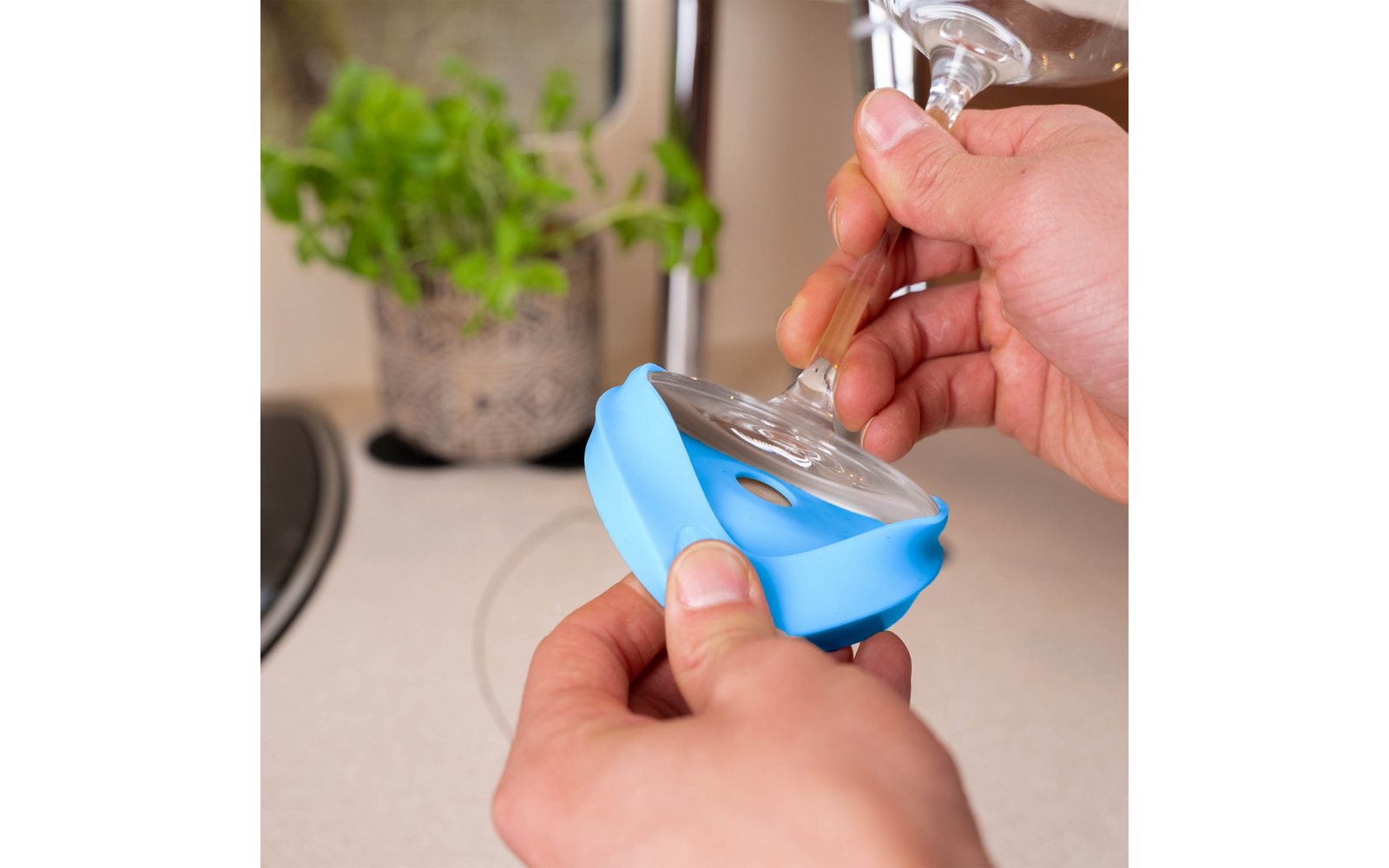 Product image Silwy magnetic adapter set including metal nano gel pads for fixing stemware 6 pieces 1