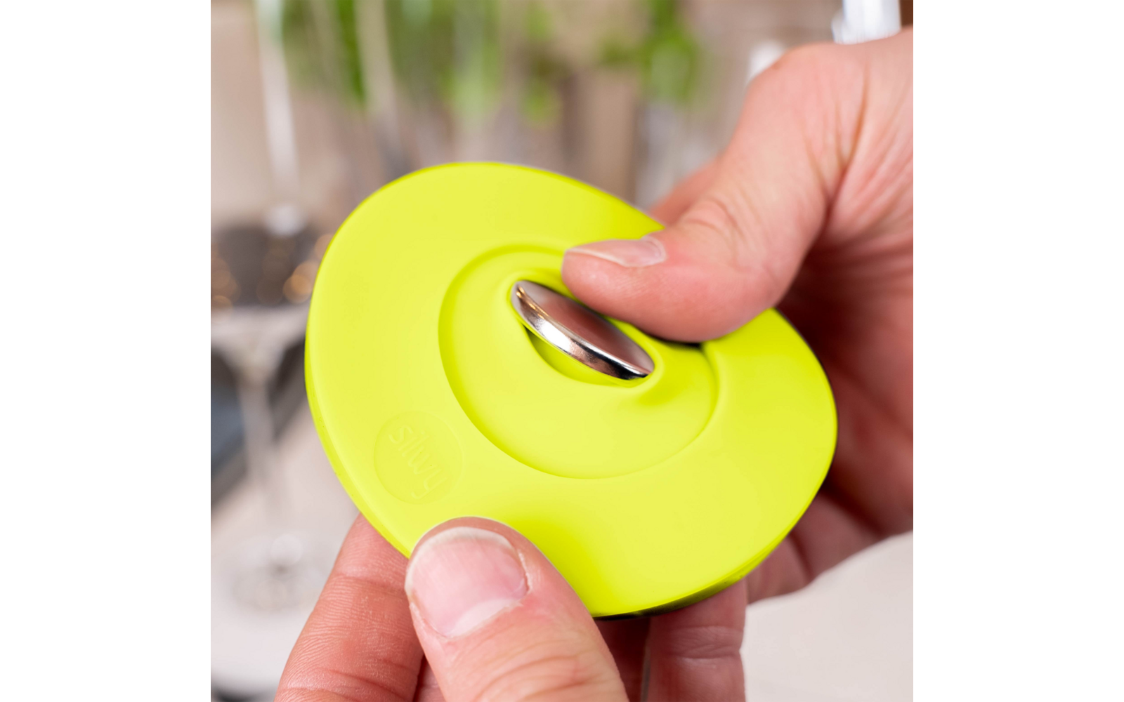 Product image Silwy magnetic adapter set including metal nano gel pads for fixing stemware 6 pieces 1