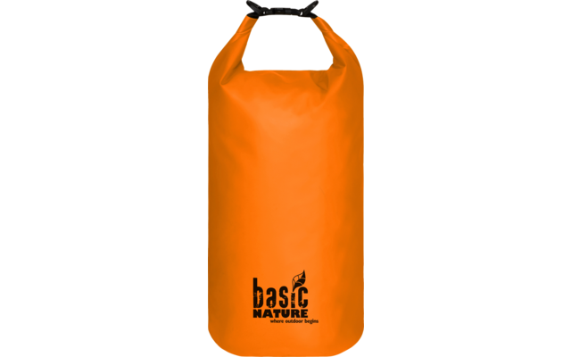 Oranger wasserdichter Packsack mit schwarzem Rollverschluss und schwarzem "basic NATURE"-Logo vorne