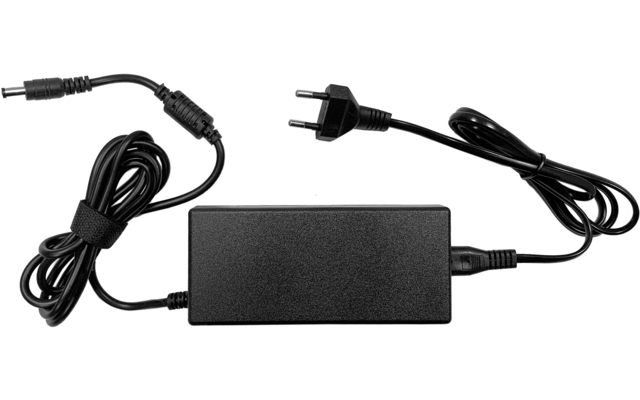 Schwarzes Netzteil mit Kabel und Stecker