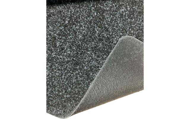 Dunkelgrauer, strukturierter Teppich mit hochgeklappter Ecke, darunter heller Holzfußboden