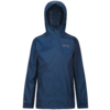 Blaue Regenjacke mit Kapuze vor weißem Hintergrund
