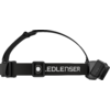 Schwarze Stirnlampe mit verstellbarem Kopfband, seitlich angesetztem Lampenkopf und Schriftzug "LEDLENSER" auf dem Band