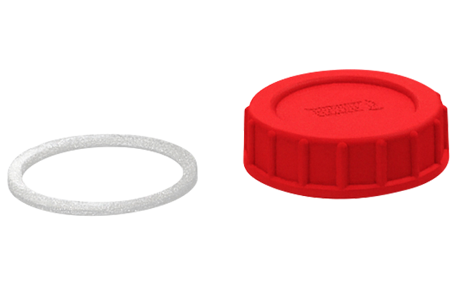 Tapa de rosca roja y junta blanca lado a lado sobre fondo blanco