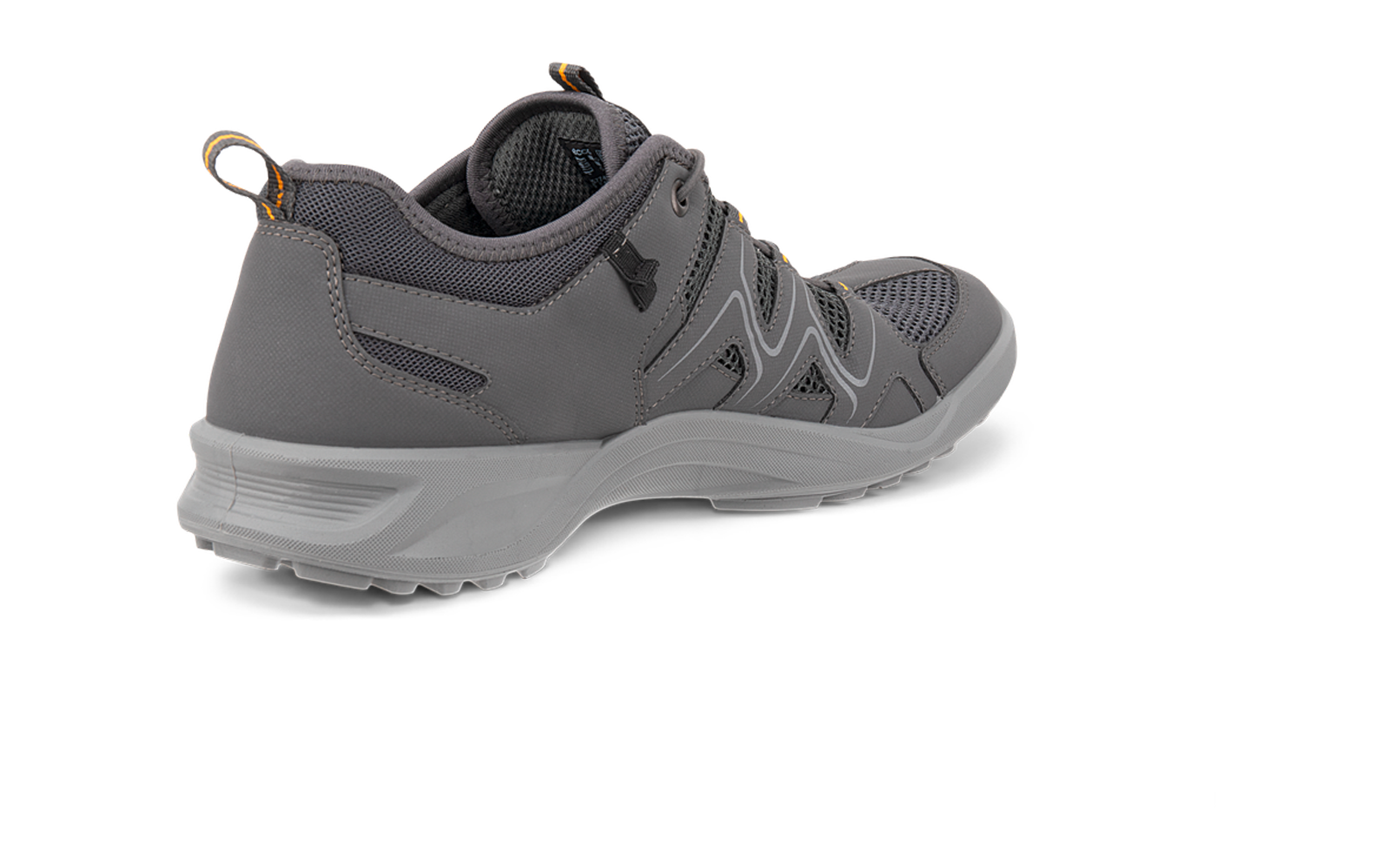 Zapatilla gris vista desde atrás a la derecha, empeine de malla, suela blanca, tirador trasero con detalle amarillo