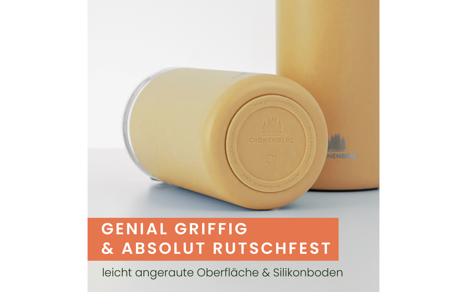 Zwei hellgelbe Flaschen auf weißem Hintergrund; eine liegt auf der Seite mit sichtbarem Silikonboden und eingeprägtem Schriftzug GRONENBERG, die andere steht im Hintergrund; orangefarbener Balken mit Text am unteren Bildrand
