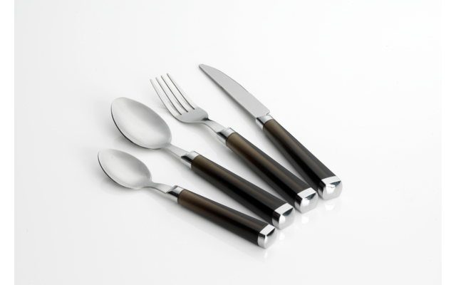Quattro posate: un coltello, una forchetta e due cucchiai con manici scuri e parti metalliche, affiancati su sfondo bianco