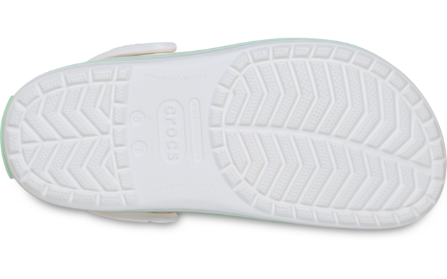 Onderzijde van een witte clogschoen met profiel en zijriem