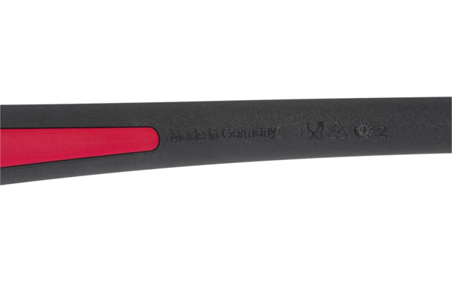 Poignée noire en plastique avec insert rouge, inscription en relief "Made in Germany" et trois petits symboles en relief à droite
