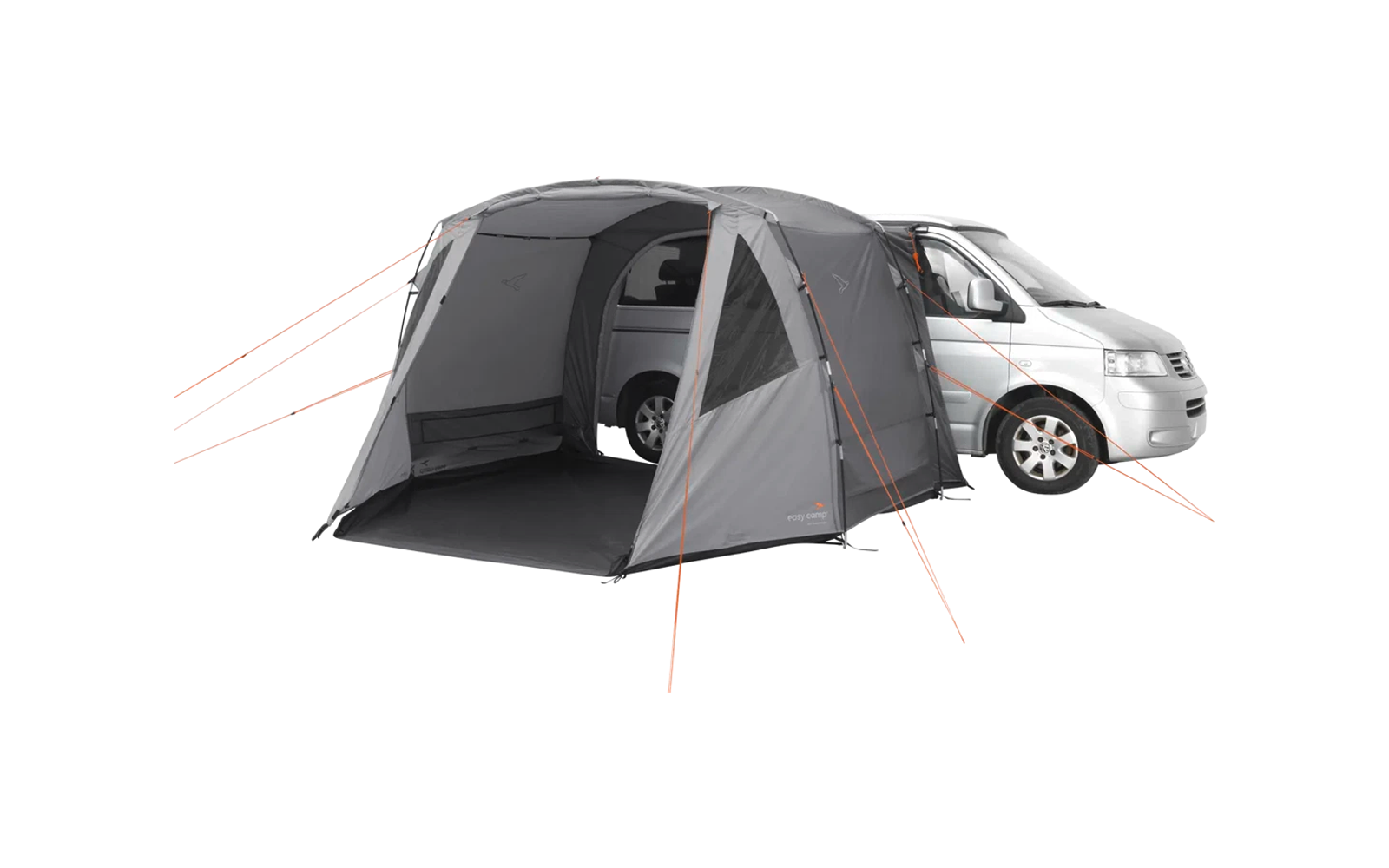 Zelt vor einem weißen Camper mit geöffnetem Eingang und abgespannter Abspannleinen