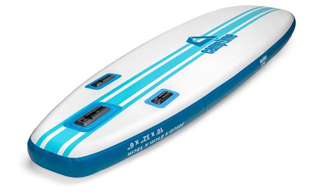 Blau-weißes Stand-up-Paddle-Board auf weißem Hintergrund