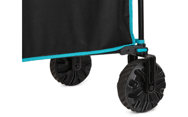 Gros plan de deux roues en plastique noir sur une structure et un tissu noir bordé de turquoise