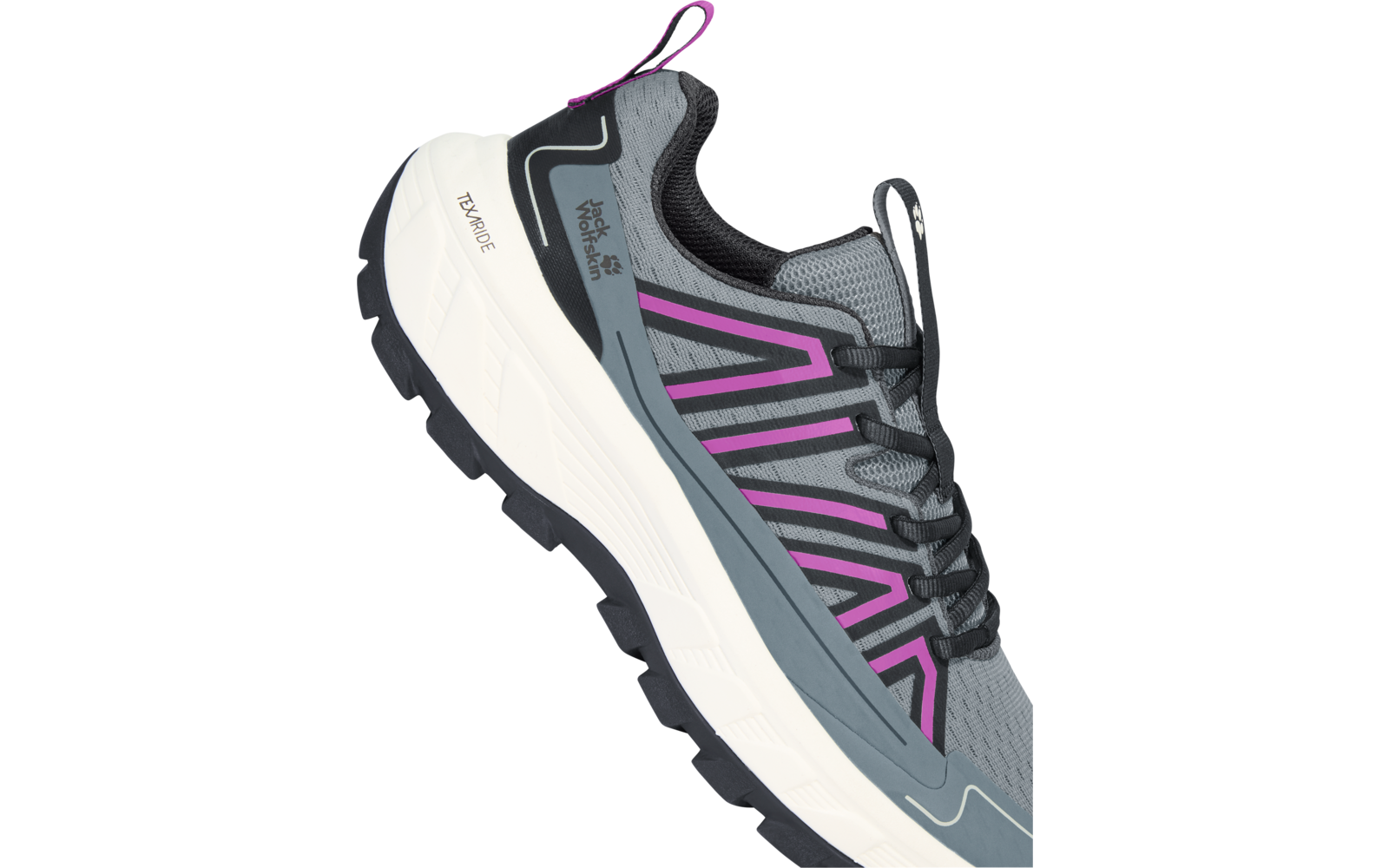 Seitliche Ansicht eines grauen Sportschuhs mit Mesh-Oberfläche, graublauen Overlays, pinken Zierstreifen, schwarzen Schnürsenkeln, weißer Profilsohle und Zugschlaufen an Ferse und Zunge