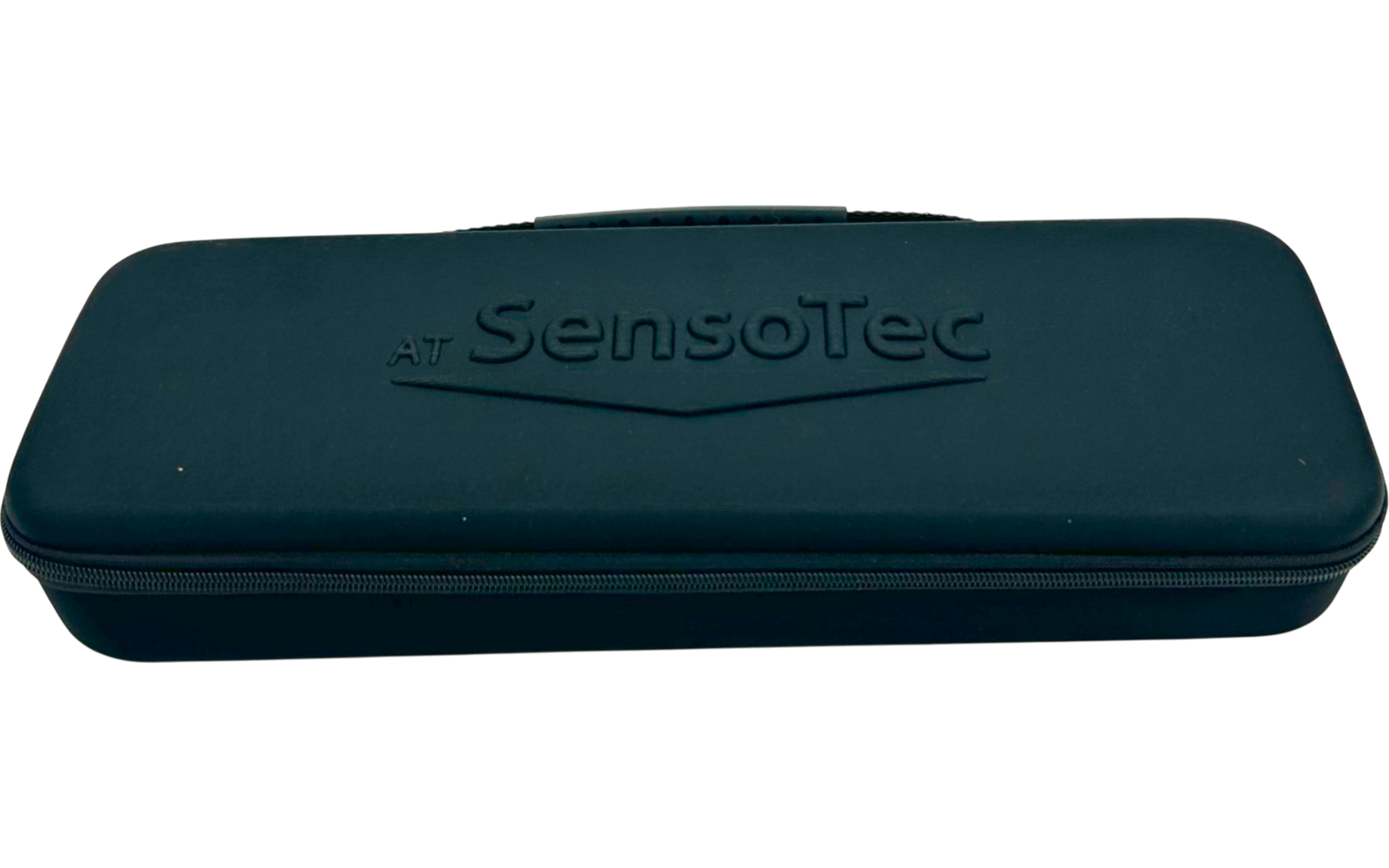 Dunkelblaues rechteckiges Etui mit Reißverschluss und geprägtem Schriftzug 'SensoTec'