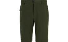 Short vert olive jusqu’au genou sur fond blanc, bouton à la taille, passants de ceinture, poches latérales zippées et poche sur la cuisse droite