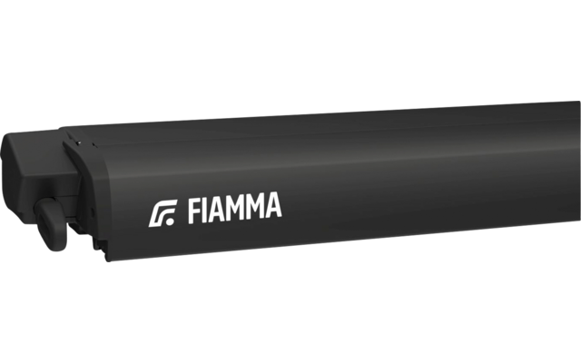 Carcasa estrecha y alargada de color negro con borde superior redondeado y logotipo blanco "FIAMMA" en el lateral; a la izquierda se ve una pieza negra saliente
