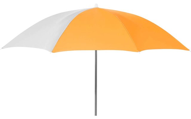 Opgespannen parasol met oranje en witte panelen en een grijze steel op een witte achtergrond