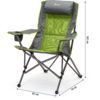 Grün-schwarzer Campingstuhl mit Armlehnen und Klappfunktion, vor weißem Hintergrund