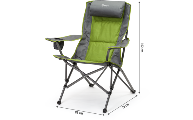 Grün-schwarzer Campingstuhl mit Armlehnen und Klappfunktion, vor weißem Hintergrund