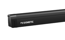 Objet rectangulaire noir avec logo Dometic sur fond blanc