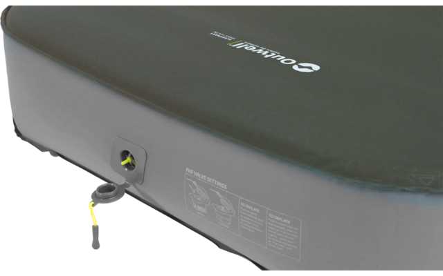 Opblaasbare grijze luchtmatras met gele ventiel en instructies aan de zijkant