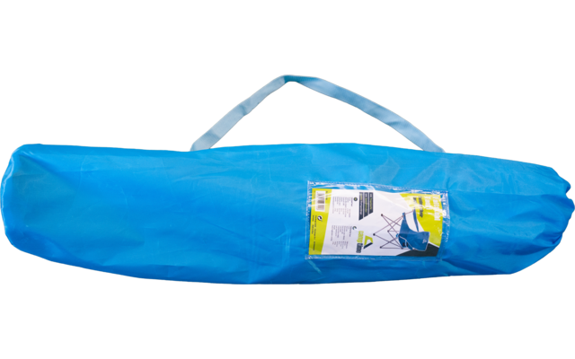 Zusammengerollte blaue Hülle mit heller Trageschlaufe und angebrachtem Etikett