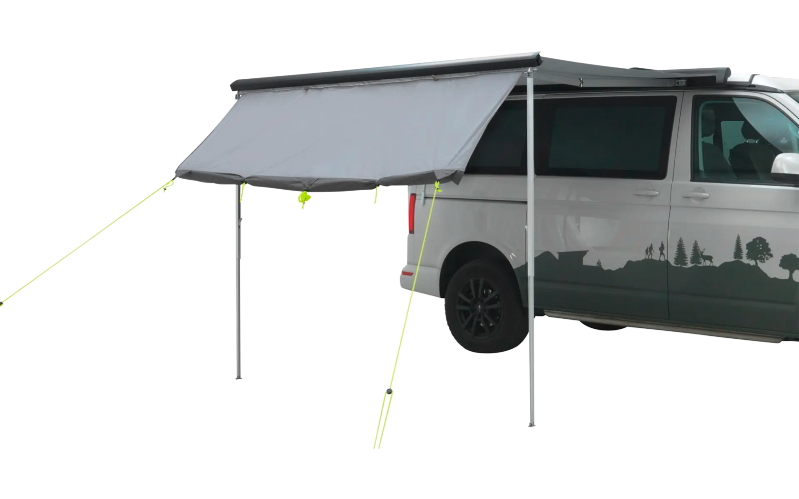 Grünes Zelt mit abgewinkeltem Stoffdach und zwei Stützen, daneben ein Teil eines weißen Fahrzeugs