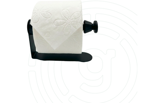 Toiletpapierrol met geperst bloemenpatroon op een zwarte metalen houder voor een witte achtergrond