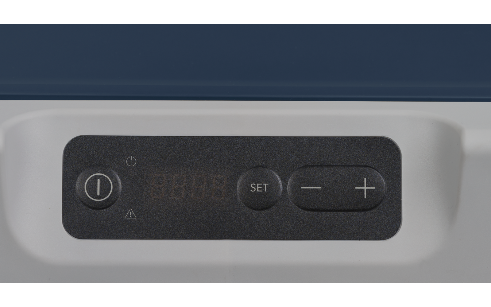 Schwarzes Bedienfeld mit Ein-/Aus-Knopf, LED-Anzeige, 'SET'-Taste und Plus-/Minus-Tasten auf weißer Oberfläche