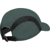 Grünlich-graue Kappe mit kurzem Schirm, schwarzem Netzbesatz an der Seite und verstellbarem Riemen mit Kunststoffverschluss