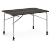Table rectangulaire avec plateau aspect bois foncé, quatre pieds métalliques argentés avec entretoises et pieds noirs réglables