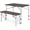 Table pliante rectangulaire et banc assorti avec plateaux en bois foncé, pieds tubulaires métalliques argentés avec entretoises en croix et embouts noirs ; petit marquage sur le plateau