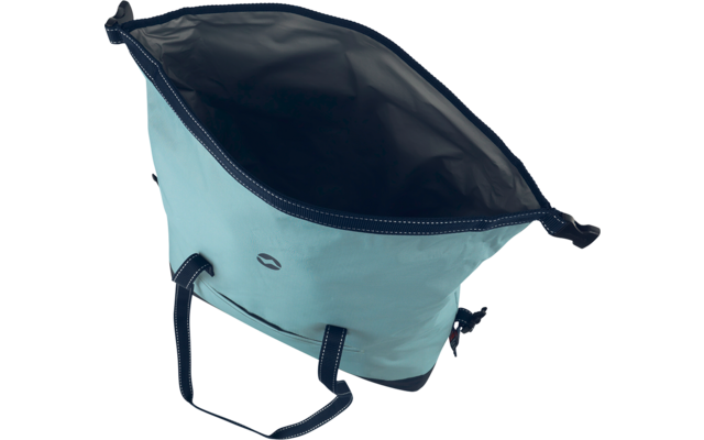 Hellblau-türkisfarbene offene Stofftasche mit dunklem Innenfutter, zwei dunkelblaue Tragegriffe, seitliche Kordeln und kleines ovales Logo auf der Außenseite