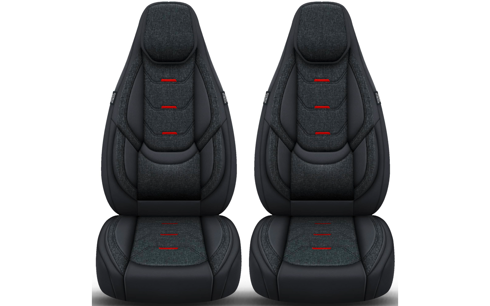 Zwei identische Autositze nebeneinander, dunkelgrauer Stoff mit schwarzen Seitenwangen, integrierte Kopfstützen und drei kleine rote Querstreifen auf Rückenlehne und Sitzfläche, Frontalansicht auf weißem Hintergrund