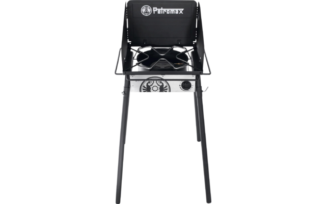 Ein einflammiger Campingkocher mit Windschutz, Topfträger, vorderem Drehknopf und Petromax-Logo auf vier Beinen