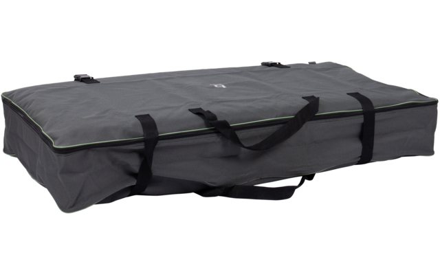 Graue, flache, rechteckige Stofftasche mit Reißverschluss, zwei Tragegriffen, zusätzlichen Gurten und grüner Paspel entlang der Kante