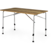 Table rectangulaire avec plateau couleur bois, quatre pieds métalliques argentés, embouts en plastique noir, barres transversales et renfort diagonal sur fond blanc