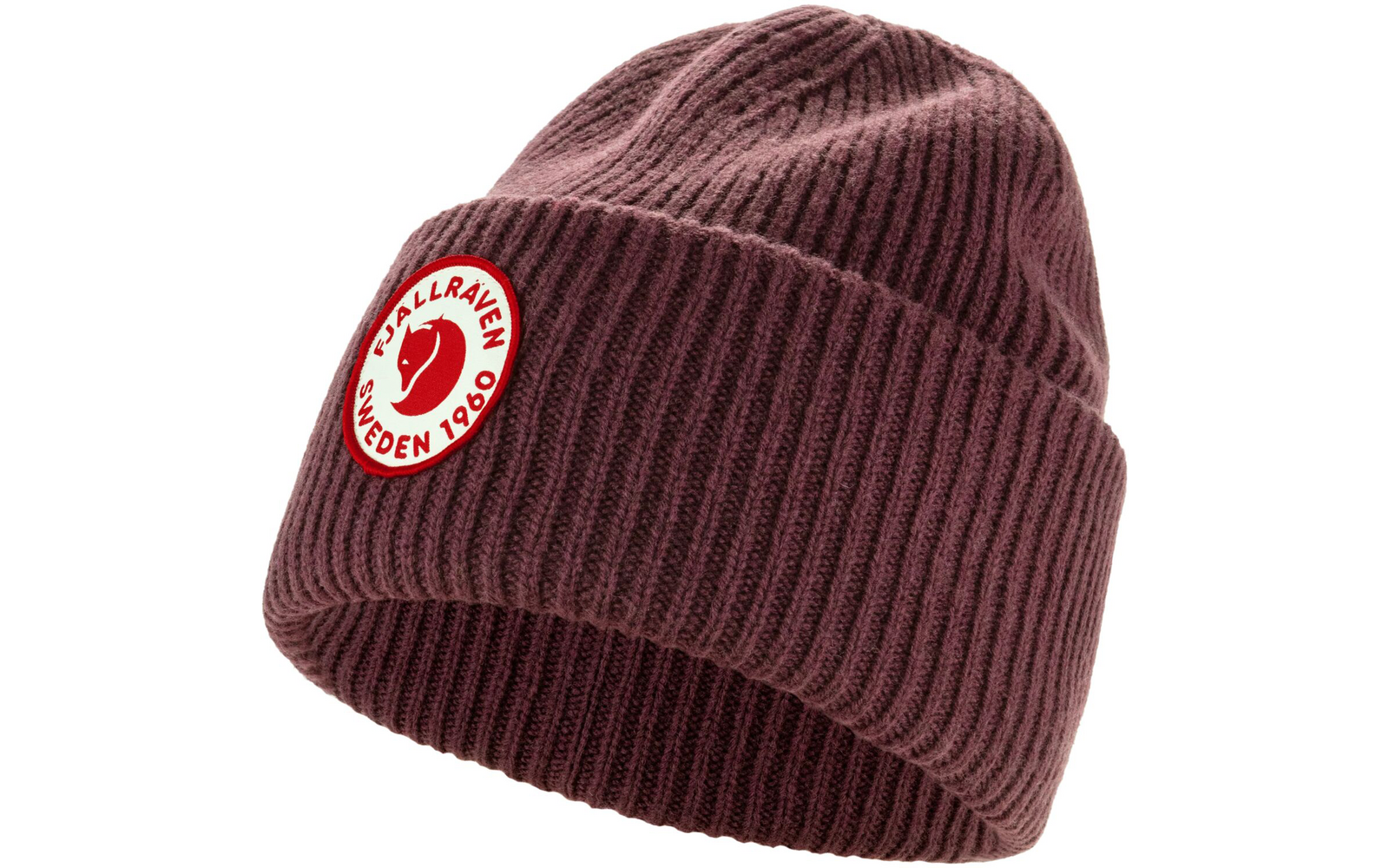 Braune gestrickte Mütze mit einem weißen runden Logo