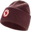 Braune gestrickte Mütze mit einem weißen runden Logo